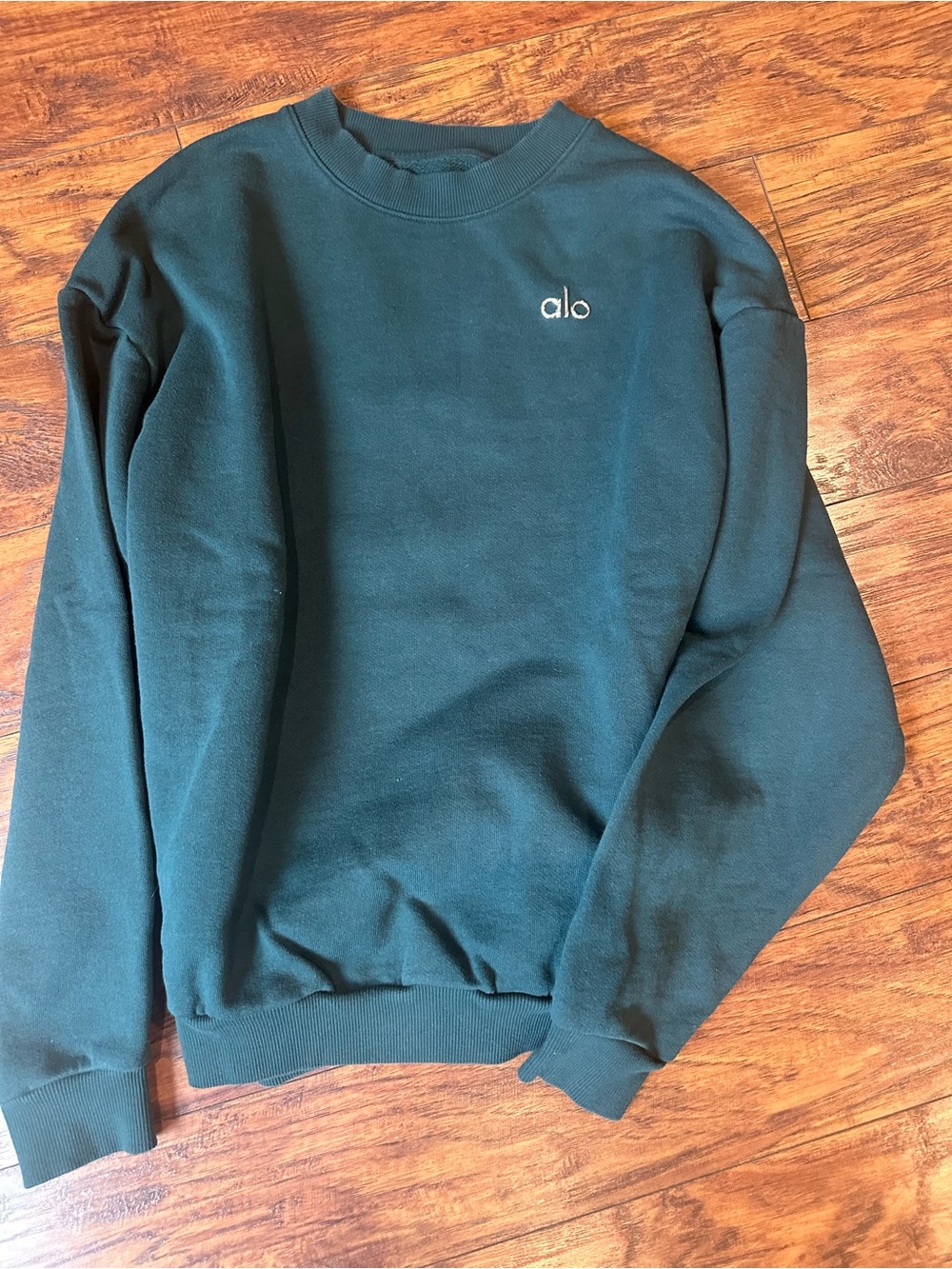 ALO Yoga Accolade Crewneck Sweatshirt in Dark Teal Green - Small